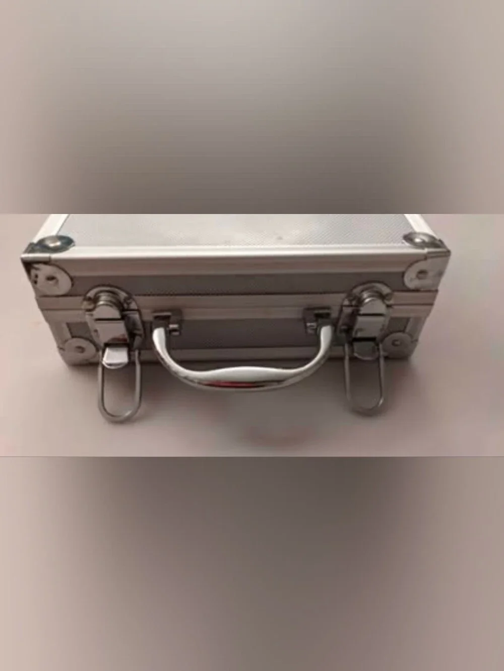 Makeup Aluminum Storage Organizer Carry On Case With A Mirror. 10